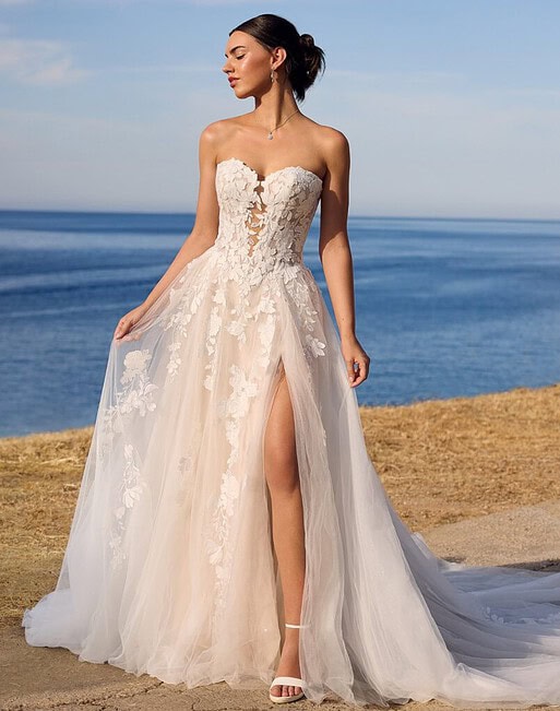 Beach wedding dresses for short brides best sale